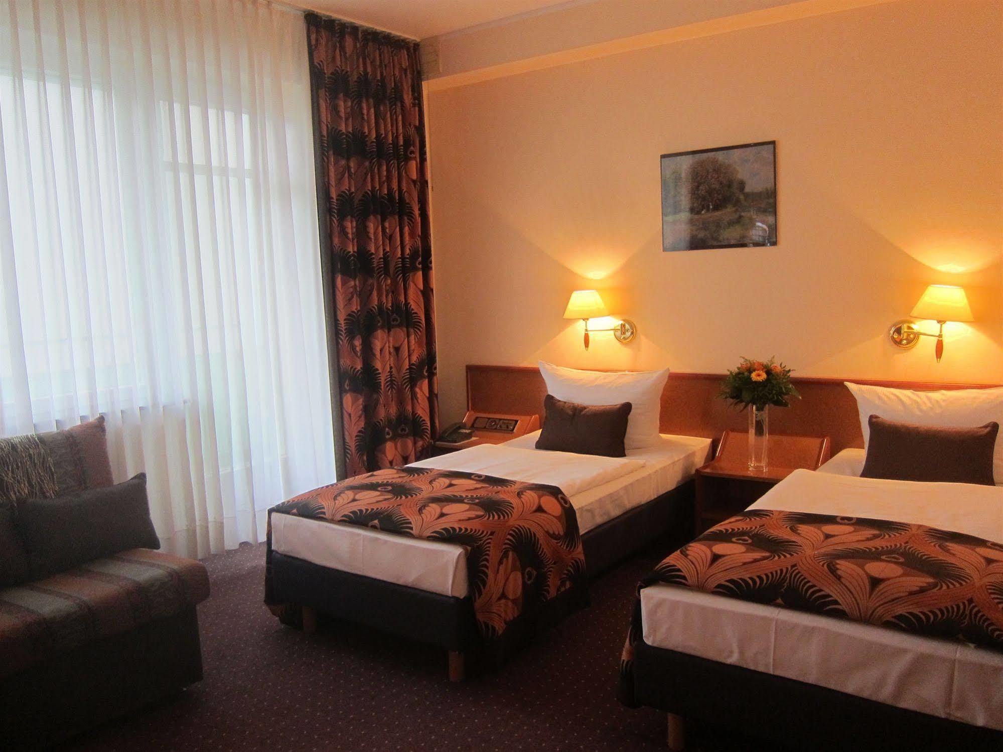 Hotel Atrium Берлин Экстерьер фото